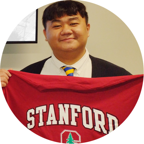 Estudiante con camiseta de Stanford